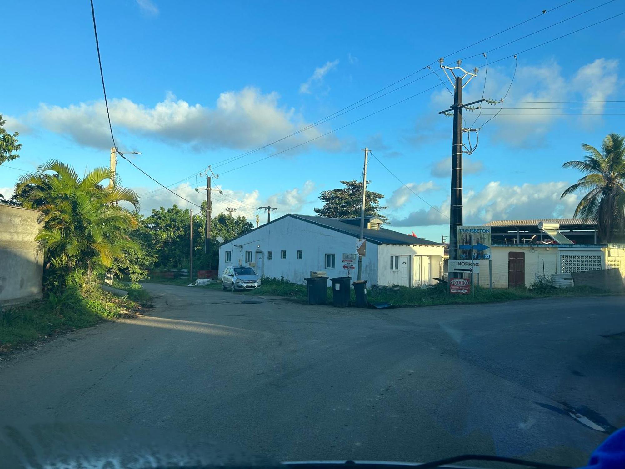 Joli Bungalow Fleuri Les Abymes Extérieur photo